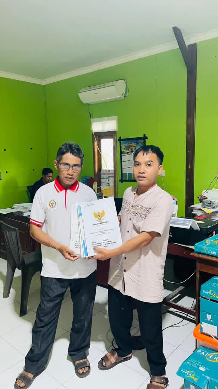 🌐 Repost Info Desa 🆙 Penyerahan Dokumen Administrasi Desa dari Pemdes Sesait Kepada BPD Desa Sesait