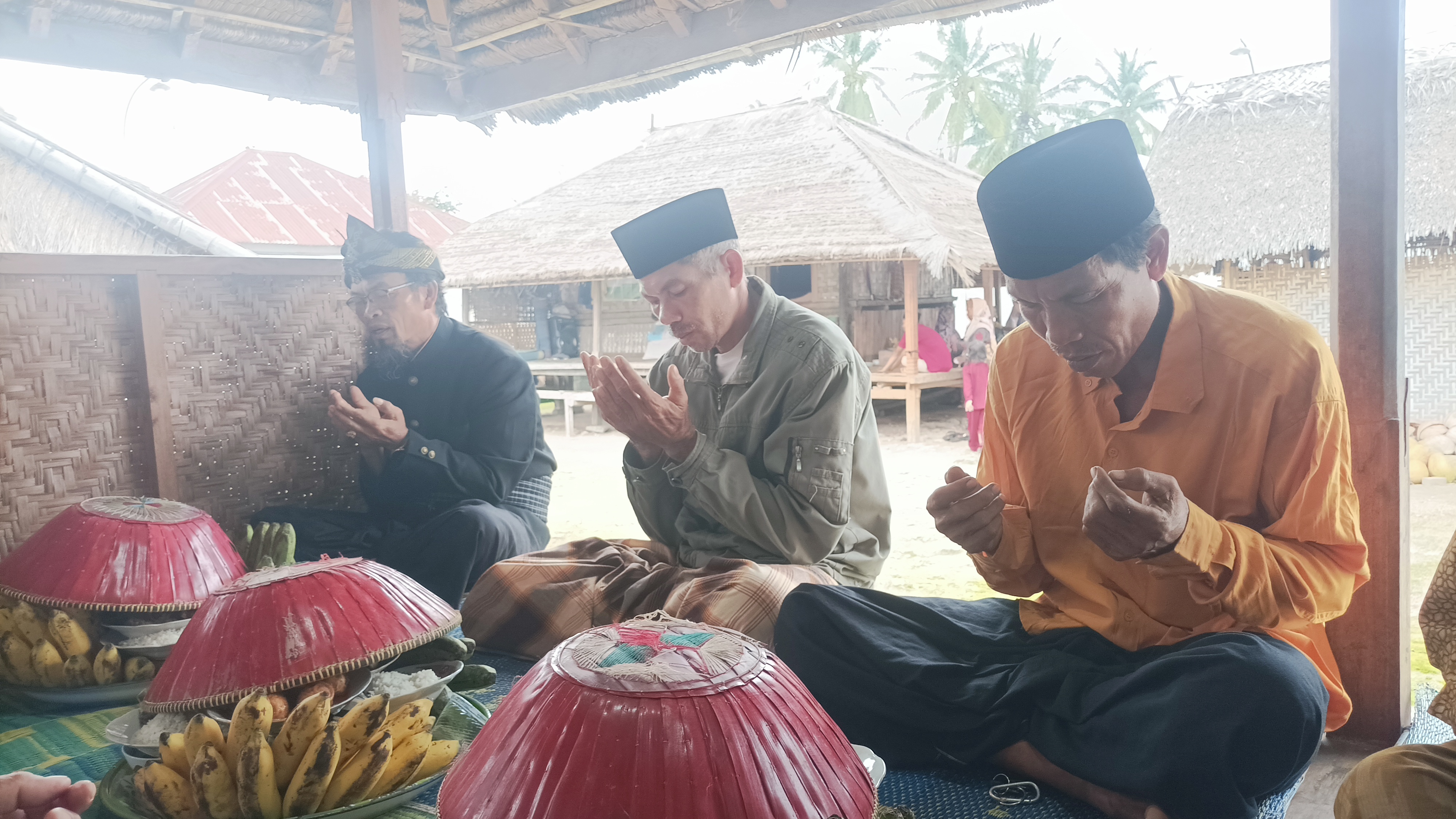 Roah Sampet Jumat Salah Satu Agenda Adat Wet Sesait